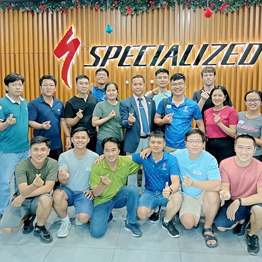 5-Roi-Loan-Trong-Nhom-Lam-Viec-Paul-Huynh