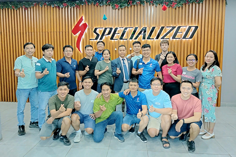 5-Roi-Loan-Trong-Nhom-Lam-Viec-Paul-Huynh 5-Roi-Loan-Trong-Nhom-Lam-Viec-Paul-Huynh