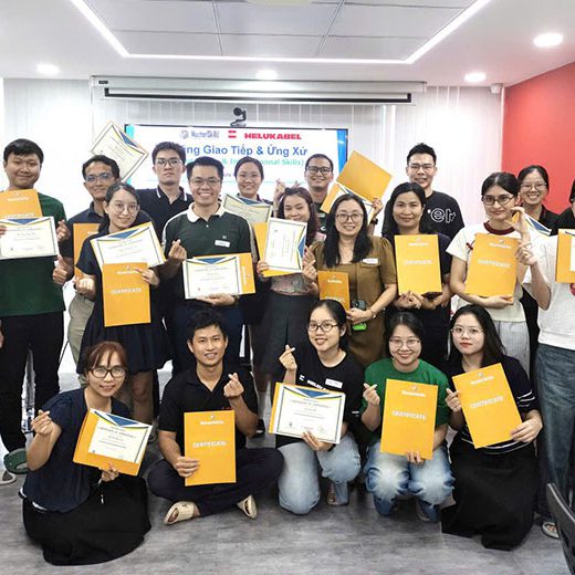 Ky-Nang-Giao-Tiep-Ung-Xu-Paul-Huynh