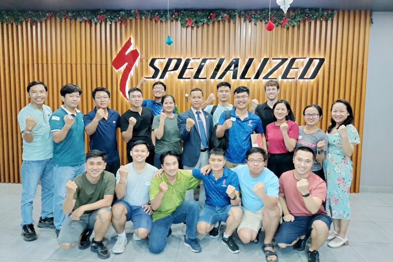 5-Roi-Loan-Trong-Nhom-Lam-Viec-Paul-Huynh (14)